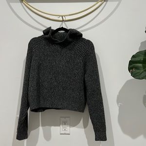 Hooded dark grey sweater cropped